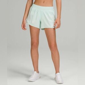 Lululemon Hotty Hot Low-Rise Lined Short 4" |
Delicate Mint | Size 4